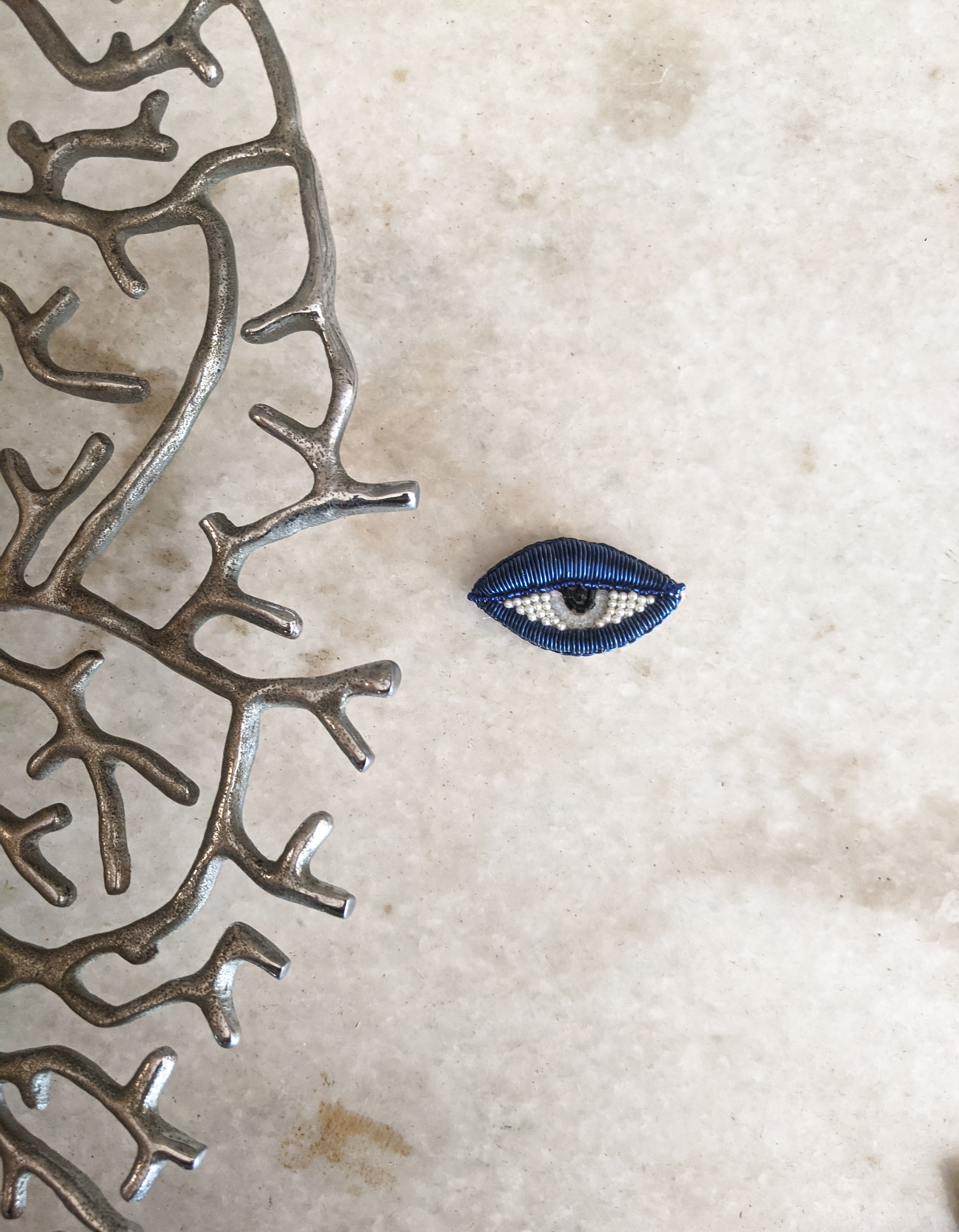 The DaLí Brooch in Lapis